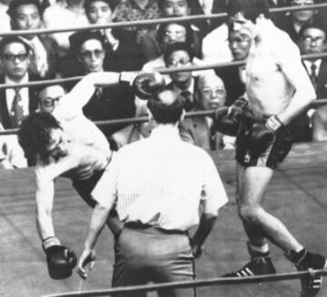 18 de mayo de 1976 Tokio, Japón. José Durán vence a Kochi Wajima por K.O en 14 asaltos y se proclama campeón del mundo superwelter de la WBA.