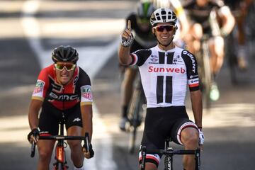 Michael Matthews bate a Greg Van Avermaet en Rodez.