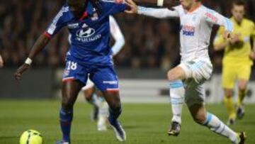 Gomis intenta marcharse de Jeremy Morel.