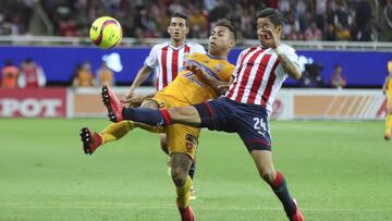 Eduardo Vargas y Tigres no pudieron de visita ante Chivas