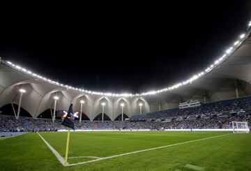 El estadio de la ciudad saud¨ª Riad fue inaugurado en 1987 y tiene una capacidad para 67.000 espectadores. El nombre del estadio es en honor del rey y primer ministro saud¨ª Fahd bin Abd Aziz.