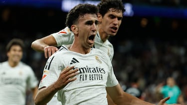MADRID, 14/05/2025.- El defensa del Real Madrid Jacobo Ramón Naveros celebra su gol durante el partido de la jornada 36 de LaLiga de fútbol que Real Madrid y RCD Mallorca disputan este miércoles en el estadio Santiago Bernabéu. EFE/Chema Moya