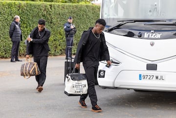 Rodrygo y Vinicius a la llegada al hotel. 