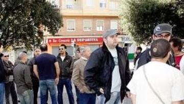 <b>COLAS EN MESTALLA. </b>Por las taquillas del coliseo che pasaron ayer miles de aficionados.