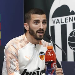 Gayá, sobre la afición: "Hay discrepancias con la directiva, pero eso no nos ayuda"