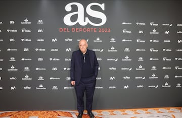 Javier Tebas, presidente la Liga Nacional de Fútbol Profesional, posa en el photocall de los Premios AS del Deporte 2023.