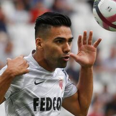 El Burdeos gana y resurge
frente al Mónaco