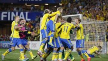 Los jugadores suecos celebran la victoria
