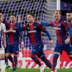 Enis Bardhi vuelve a lucir su golpeo 842 días después