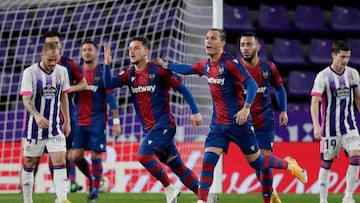 , SPAIN - JANUARY 26: Enis Bardhi of Levante Celebrates 1-1 during the Spanish Copa del Rey  match between Real Valladolid v Levante on January 26, 2021 (Photo by David S. Bustamante/Soccrates/Getty Images)