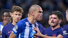 PORTO, PORTUGAL - DECEMBER 07:  Kepler Lima 'Pepe' of FC Porto in discussion with Mario Hermoso of Atletico de Madrid during the UEFA Champions League group B match between FC Porto and Atletico Madrid at Estadio do Dragao on December 07, 2021 in Porto, Portugal. (Photo by Jose Manuel Alvarez/Quality Sport Images/Getty Images)