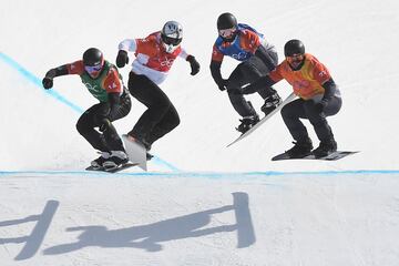 Regino Hernández durante la semifinal de snowboardcross.