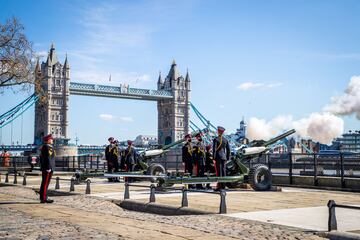 Salva con cañones en memoria del Príncipe Felipe en Londres.