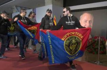 25/03/16 CAMP NOU BARCELONA Supporters attend the Cruyff memorial at Camp Nou