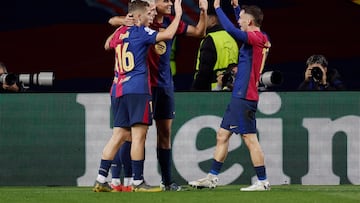BARCELONA, 26/11/2024.- Los jugadores del FC Barcelona celebran el segundo gol del equipo blaugrana durante el encuentro correspondiente a la fase regular de la Liga de Campeones que disputan hoy martes FC Barcelona y Brest en el estadio Lluis Companys, en Barcelona. EFE/Alberto Estévez