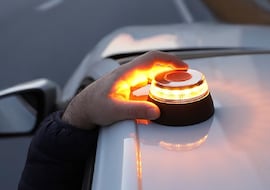 Evita 80 euros de multa con esta baliza V16: cuesta menos de 24 euros y cuenta con 50.000 unidades vendidas