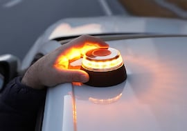 La alternativa de Alemania a la baliza V-16 de la DGT