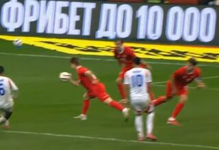 La Roja ganó en Rusia a pesar del arbitraje: ¡no cobraron este escandaloso penal a favor de Chile!