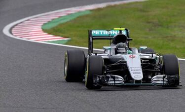Rosberg steals Japan GP pole from Hamilton in final lap