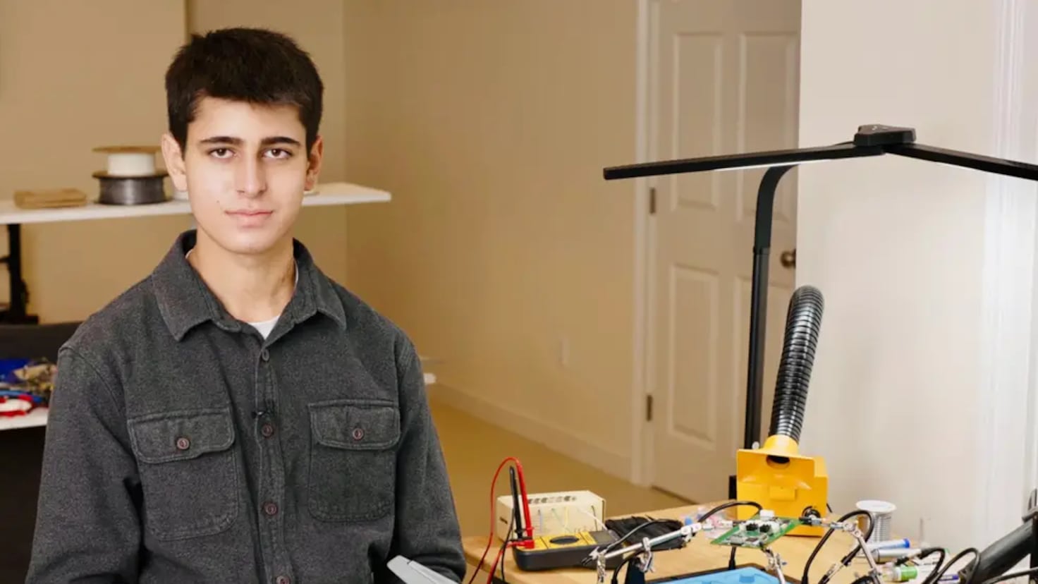 ¡Un Estudiante de 17 Años Crea un Dron Innovador y el Departamento de Defensa le Ofrece $23,000!