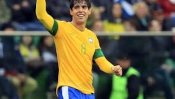 Kaká celebra un gol con Brasil ante Japón en octubre de 2012.