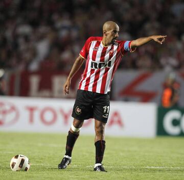 Juan Sebastian Veron jugando un partido con Estudiantes de La Plata.