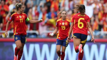 El rompecabezas de Montse Tomé en el centro del campo de la Selección española.