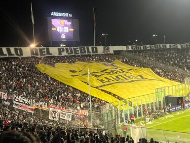 “Me emociona, porque nací en Colo Colo... Estos gestos me llegan directo al corazón”