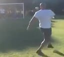 ¡Roberto Carlos imitó su mítico gol de tiro libre a Francia!