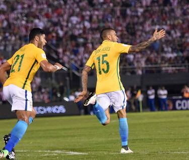 Messi hits 50th in Argentina win as Brazil snatch draw