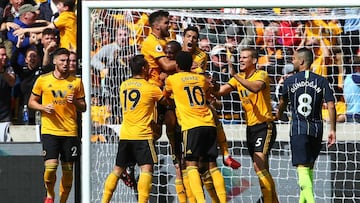Los jugadores del Wolverhampton celebran su gol al Manchester City.