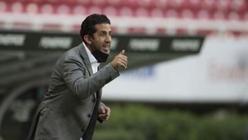 Edgar Mejía durante un partido de Chivas Femenil