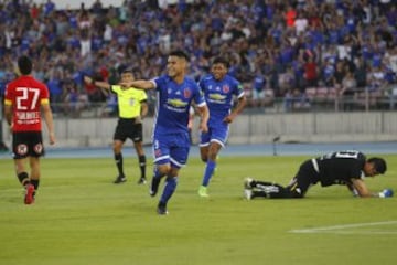 Futbol, Universidad de Chile vs Union Española
Séptima fecha, campeonato de Clausura 2016/17
El jugador de Universidad de Chile  Felipe Mora, izquierda derecha centro, celebra  su gol  contra  Union Española durante el partido de primera division disputado en el estadio Nacional de Santiago, Chile.
19/03/2017
Ramon Monroy/Photosport
*************

Football, Universidad de Chile vs Union Española
7th date, Clousure Championship 2016/17
Universidad de Chile's,Felipe Mora,left right center, celebrates his gol against Universidad de Chile, during the first division football match at the Nacional stadium in Santiago, Chile.
19/03/2017
Ramon Monroy/Photosport