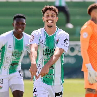 El Antequera pasa el rodillo a un Ibiza con la lengua fuera