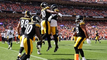 DENVER, COLORADO - SEPTEMBER 15: Darnell Washington #80 of the Pittsburgh Steelers celebrates a touchdown during the first half against the Denver Broncos at Empower Field At Mile High on September 15, 2024 in Denver, Colorado. Matthew Stockman/Getty Images/AFP (Photo by MATTHEW STOCKMAN / GETTY IMAGES NORTH AMERICA / Getty Images via AFP)