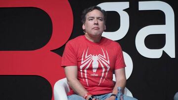 En su visita a Gamelab 2018, luci&oacute; una camiseta de Marvel&#039;s Spider-Man, de Insomniac Games. 