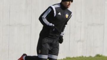 Feghouli en el entrenamiento del Valencia