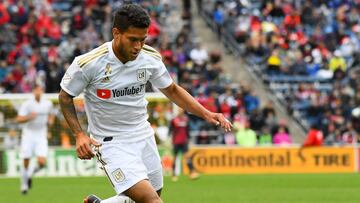 Joshua Pérez, de violeta a negro y dorado, sin dejar de crecer