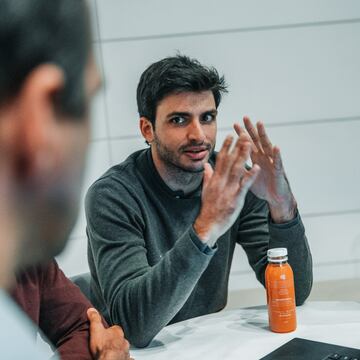 El nuevo monoplaza de Carlos Sainz de cara al siguiente Mundial de Fórmula 1 está cogiendo forma. Se presentará el próximo 13 de febrero pero la escudería nos ha debajo ver parte del proceso de fabricación.