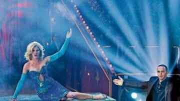 <b>ILUSIONISTA POR UN DÍA EN MÚNICH</b> Lewis Hamilton es ya una estrella del deporte, reclamado en el mundo entero. El sábado participó en Múnich en una función de circo benéfica, actuando como improvisado ilusionista. Parece que, como a Alonso, también le va la magia...