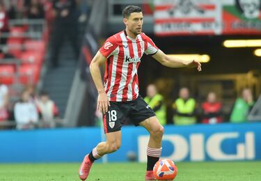 El lateral del Athletic sigue rindiendo a un gran nivel, en la que es su última temporada. En un equipo en el que siempre destacan los jugadores ofensivos, De marcos hizo un partido muy completo ante Las Palmas.