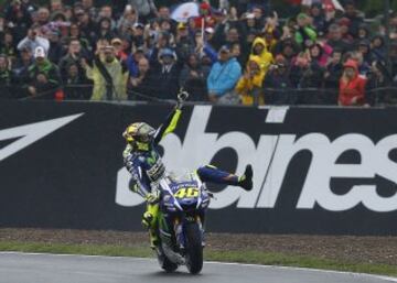 La lluvia, gran aliada en la victoria de Valentino Rossi en Silverstone.