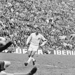 El Valencia de Di Stéfano, líder ante el Madrid