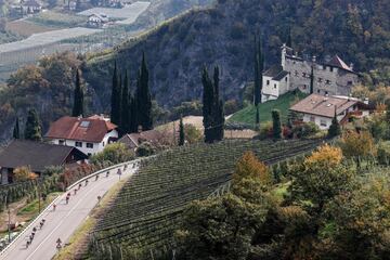 Panorámica del pelotón durante la etapa de hoy. 