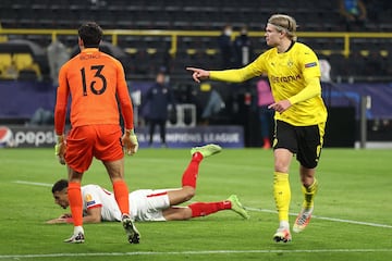 1-0. Erling Haaland celebró el primer gol.