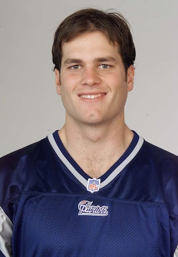 Cuando en el draft del 2000 todo parecía perdido para un joven Tom Brady, los Patriotas de Nueva Inglaterra tomaron el riesgo y reclutaron al mariscal de campo de la Universidad de Michigan en la sexta ronda, fue la selección 199 y sus primeras palabras en el campo de entrenamiento fueron contundentes: “Elegirme es la mejor decisión que han tomado en su vida”.