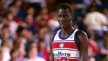 ¿Jugó Manute Bol con 50 años?
Se inventaron su cumpleaños