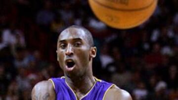 <B>INTRASCENDENTE. </B>Kobe Bryant, con 12 puntos, no mejoró la mediocre línea de su equipo.