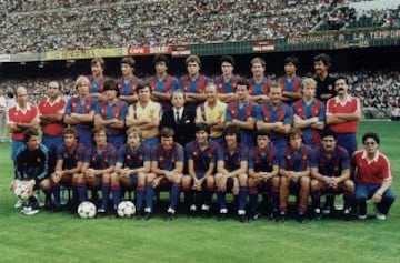 El año 1985 fue el del décimo título de liga para el Barcelona y primero de la era Nuñez con un magnífico Schuster como director de juego. Así posó la plantilla antes de comenzar la temporada.