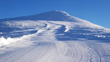 Sierra Nevada tiene por lo menos dos de las mejores estaciones de esqu&iacute; de Espa&ntilde;a. En la foto, el recientemente abierto paso de la Laguna de las Yeguas. Granada. Turismo. CETURSA